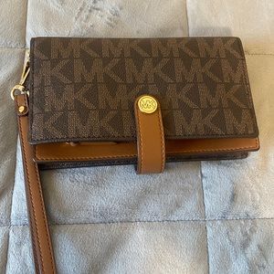 Michael Kors Tech Wristlet